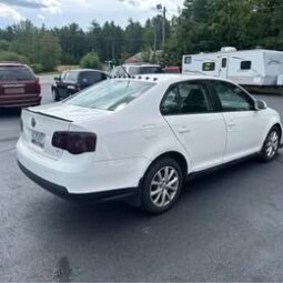 2010 Volkswagen Jetta SE Sedan 4D full
