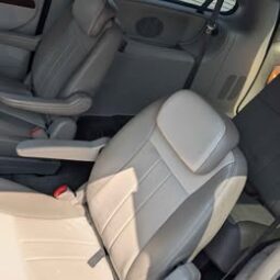 2007 Chrysler Town & Country Touring Minivan 4D full