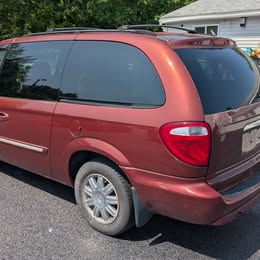 2007 Chrysler Town & Country Touring Minivan 4D full