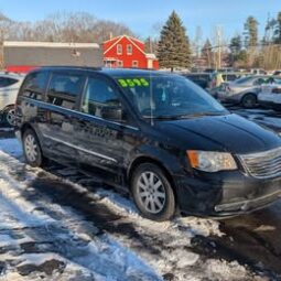 2013 Chrysler Town & Country Touring Minivan 4D full