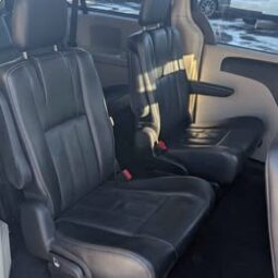 2013 Chrysler Town & Country Touring Minivan 4D full