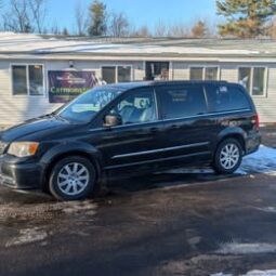2013 Chrysler Town & Country Touring Minivan 4D full