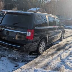 2013 Chrysler Town & Country Touring Minivan 4D full
