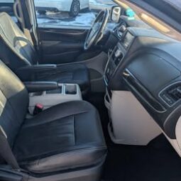 2013 Chrysler Town & Country Touring Minivan 4D full