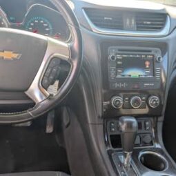 2017 Chevrolet Traverse LT Sport Utility 4D full