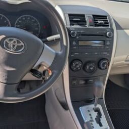 2010 Toyota Corolla LE Sedan 4D full